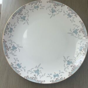 Imperial China W Dalton Seville
Platter Blue White Grey
Gold Trim Floral